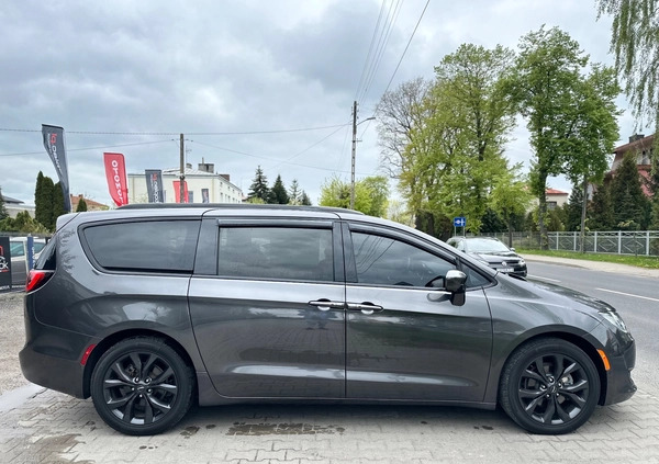 Chrysler Pacifica cena 108000 przebieg: 117000, rok produkcji 2018 z Olsztynek małe 781